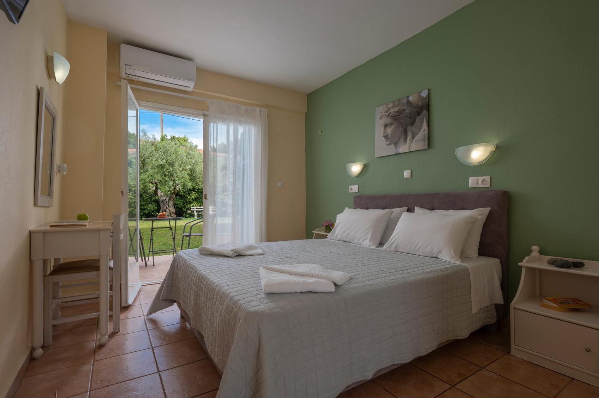 פורקה Julia Hotel מראה חיצוני תמונה