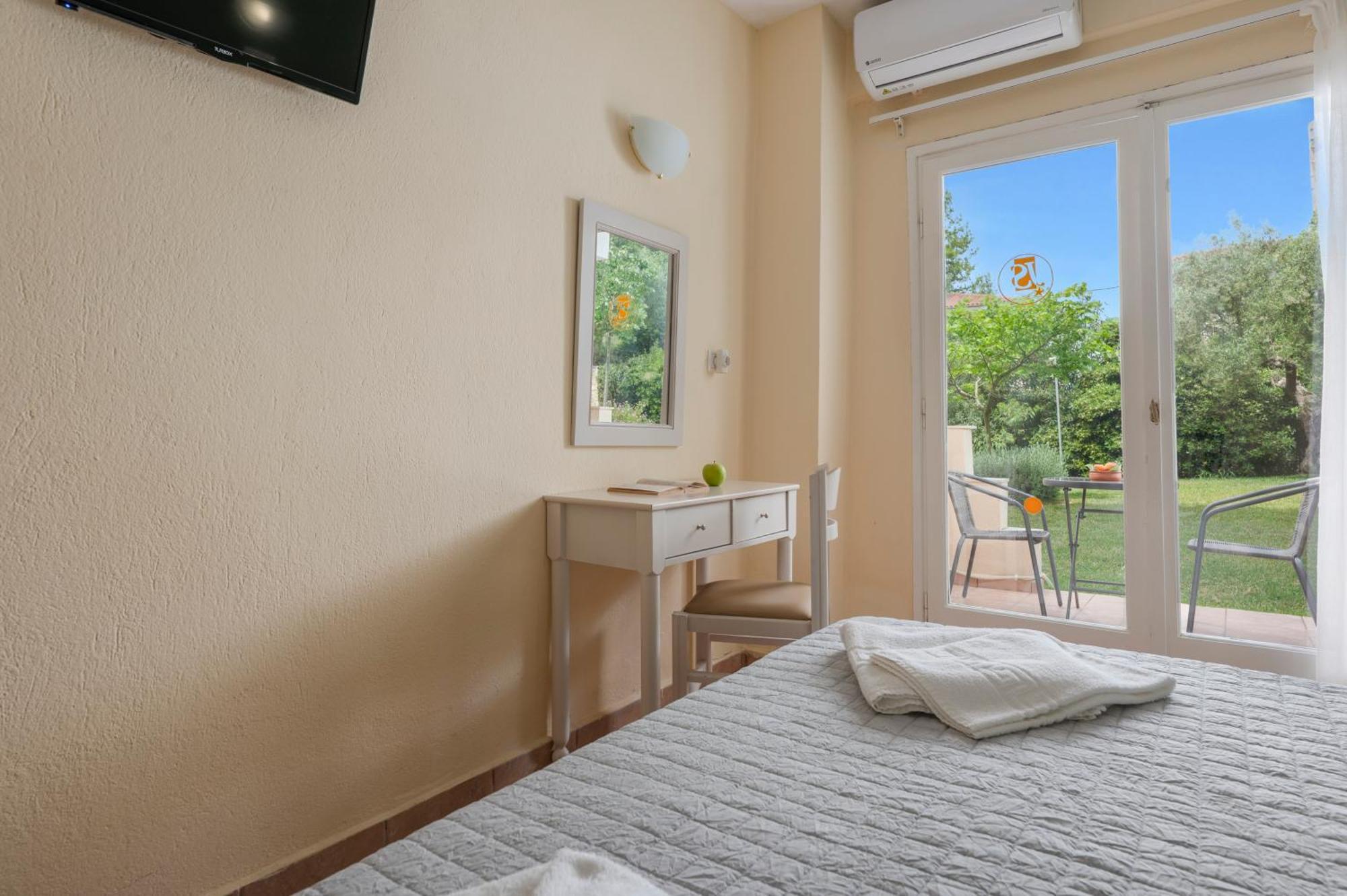 פורקה Julia Hotel מראה חיצוני תמונה